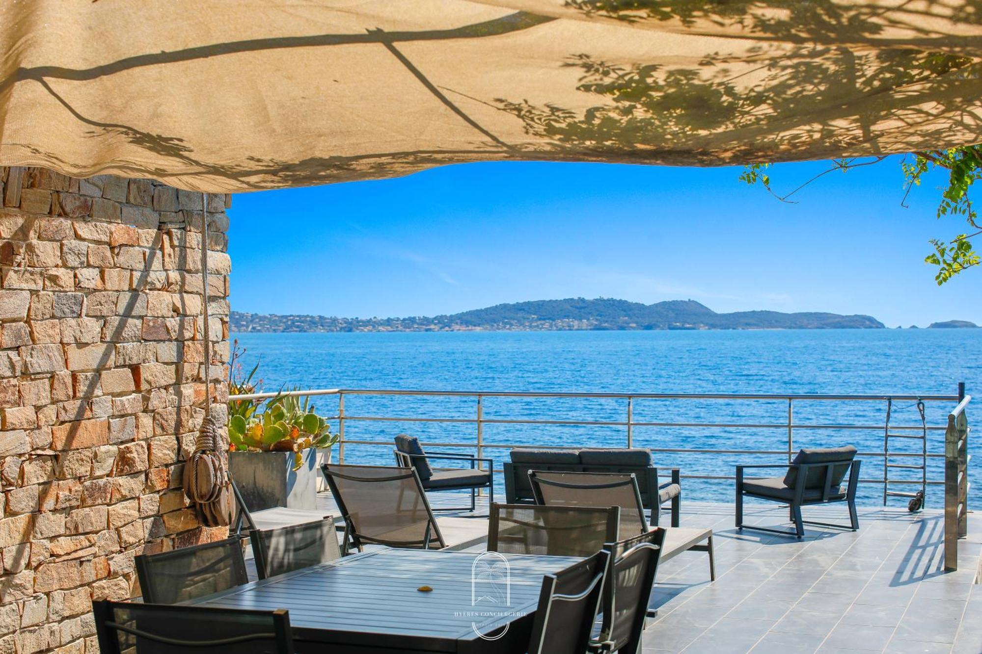 Maison Sur L'Eau-Hyeres-Almanarre-Parkings Clim Wifi By Hc Exterior photo