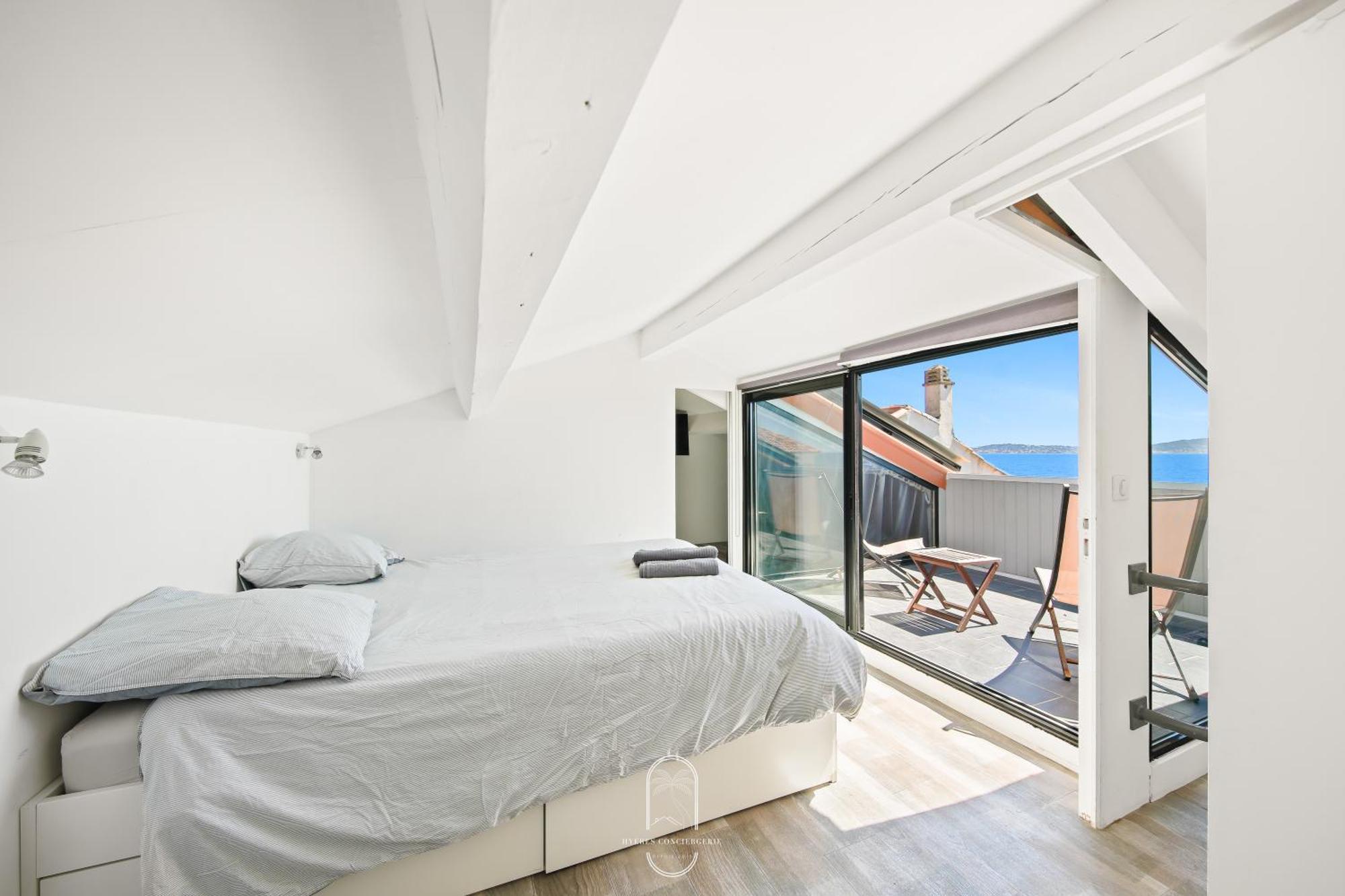 Maison Sur L'Eau-Hyeres-Almanarre-Parkings Clim Wifi By Hc Exterior photo
