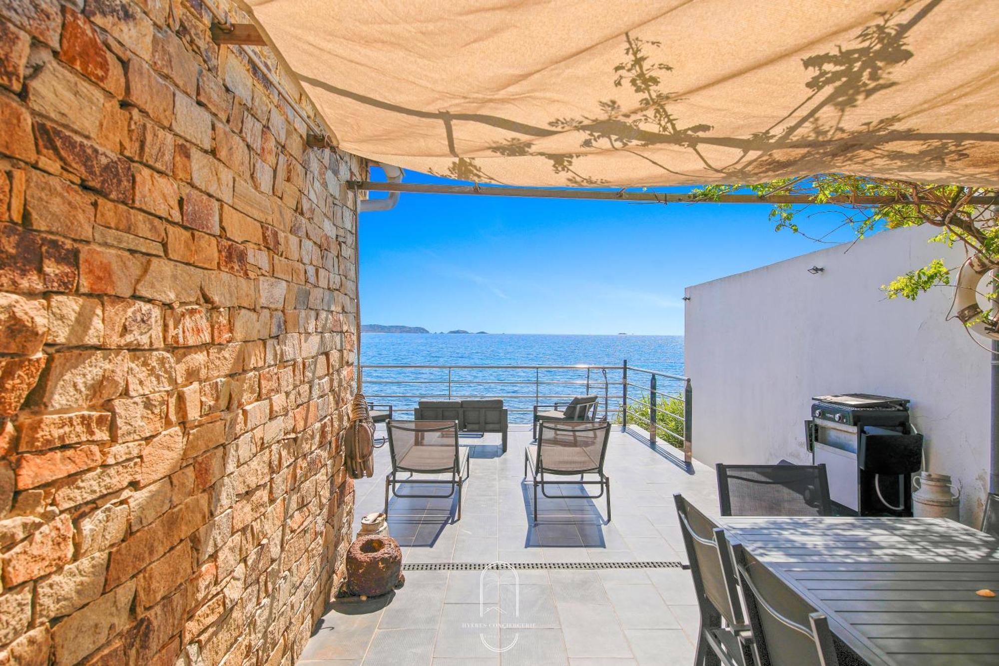 Maison Sur L'Eau-Hyeres-Almanarre-Parkings Clim Wifi By Hc Exterior photo