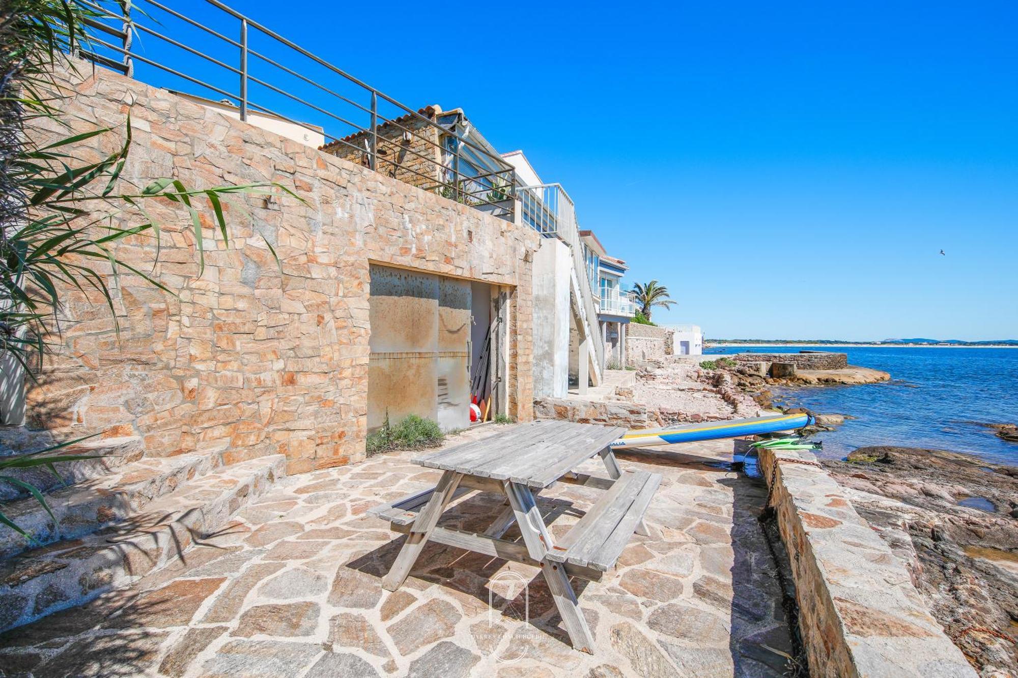 Maison Sur L'Eau-Hyeres-Almanarre-Parkings Clim Wifi By Hc Exterior photo