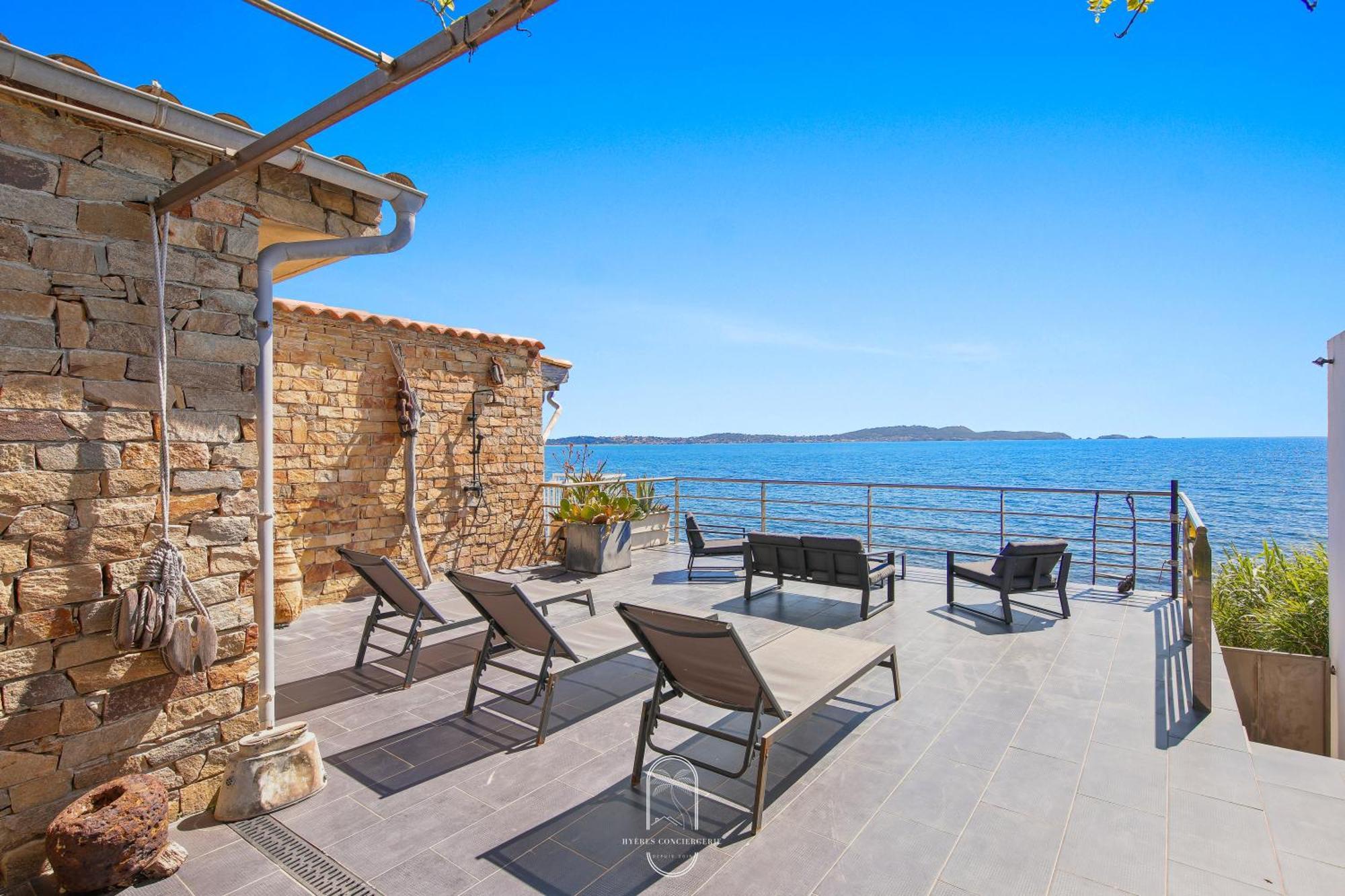 Maison Sur L'Eau-Hyeres-Almanarre-Parkings Clim Wifi By Hc Exterior photo