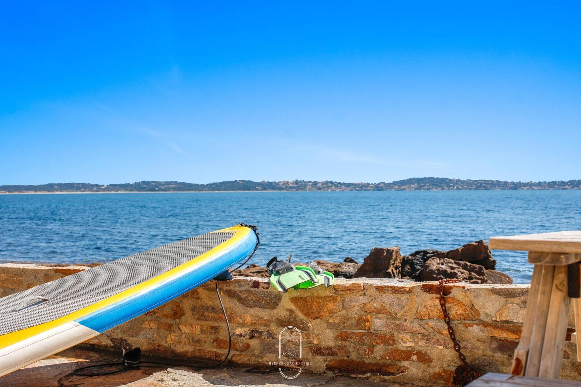 Maison Sur L'Eau-Hyeres-Almanarre-Parkings Clim Wifi By Hc Exterior photo