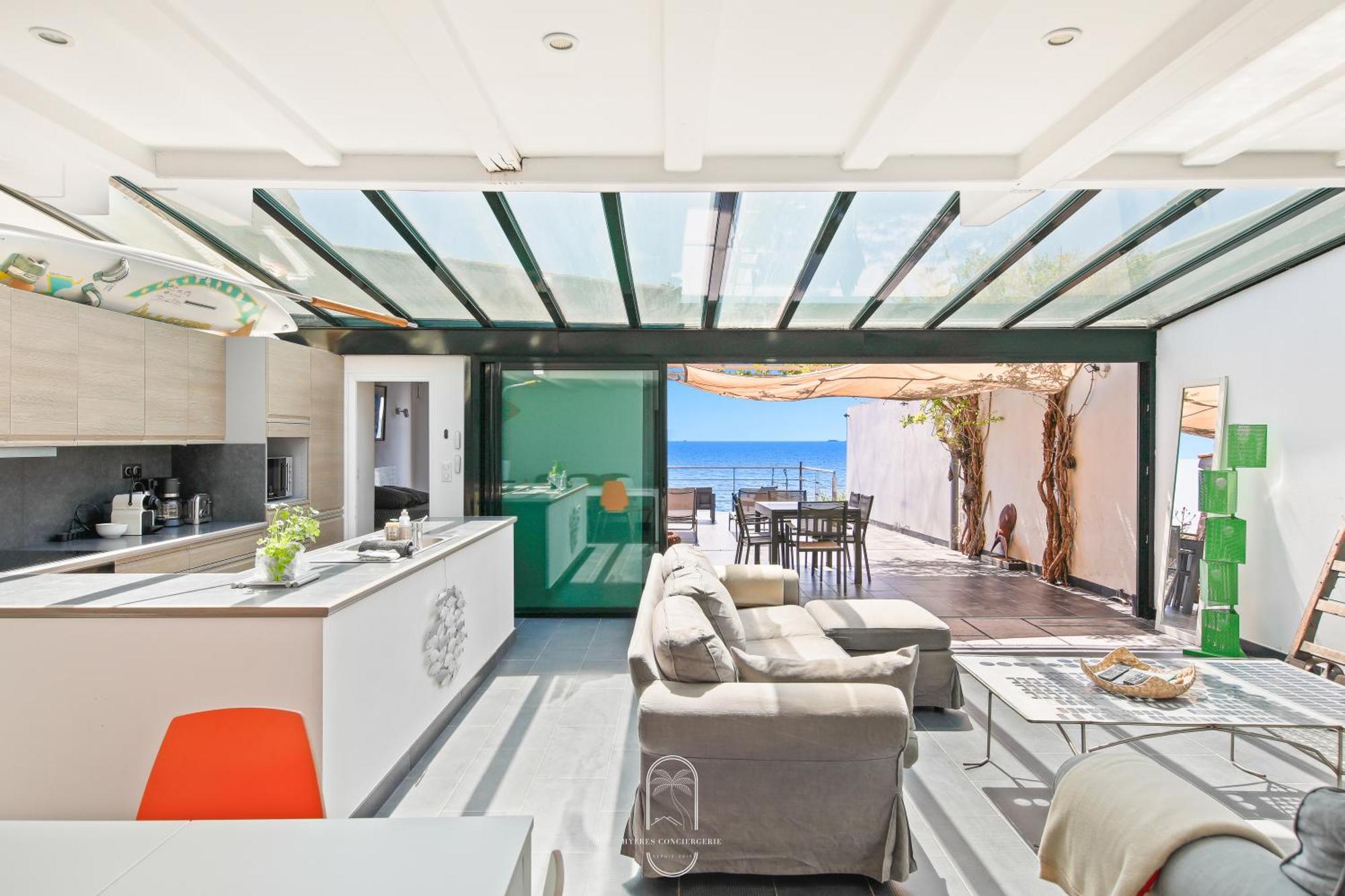 Maison Sur L'Eau-Hyeres-Almanarre-Parkings Clim Wifi By Hc Exterior photo