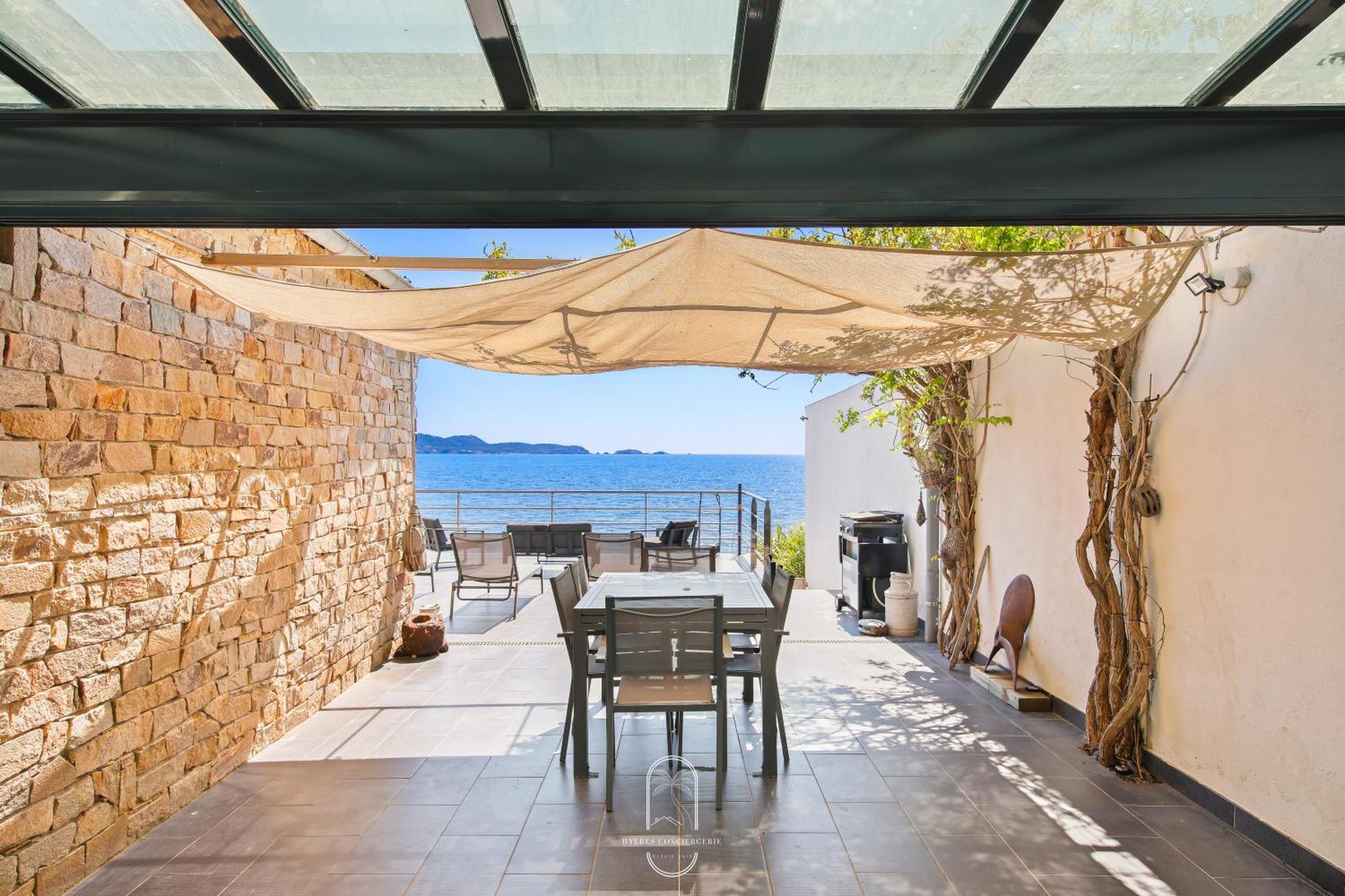 Maison Sur L'Eau-Hyeres-Almanarre-Parkings Clim Wifi By Hc Exterior photo