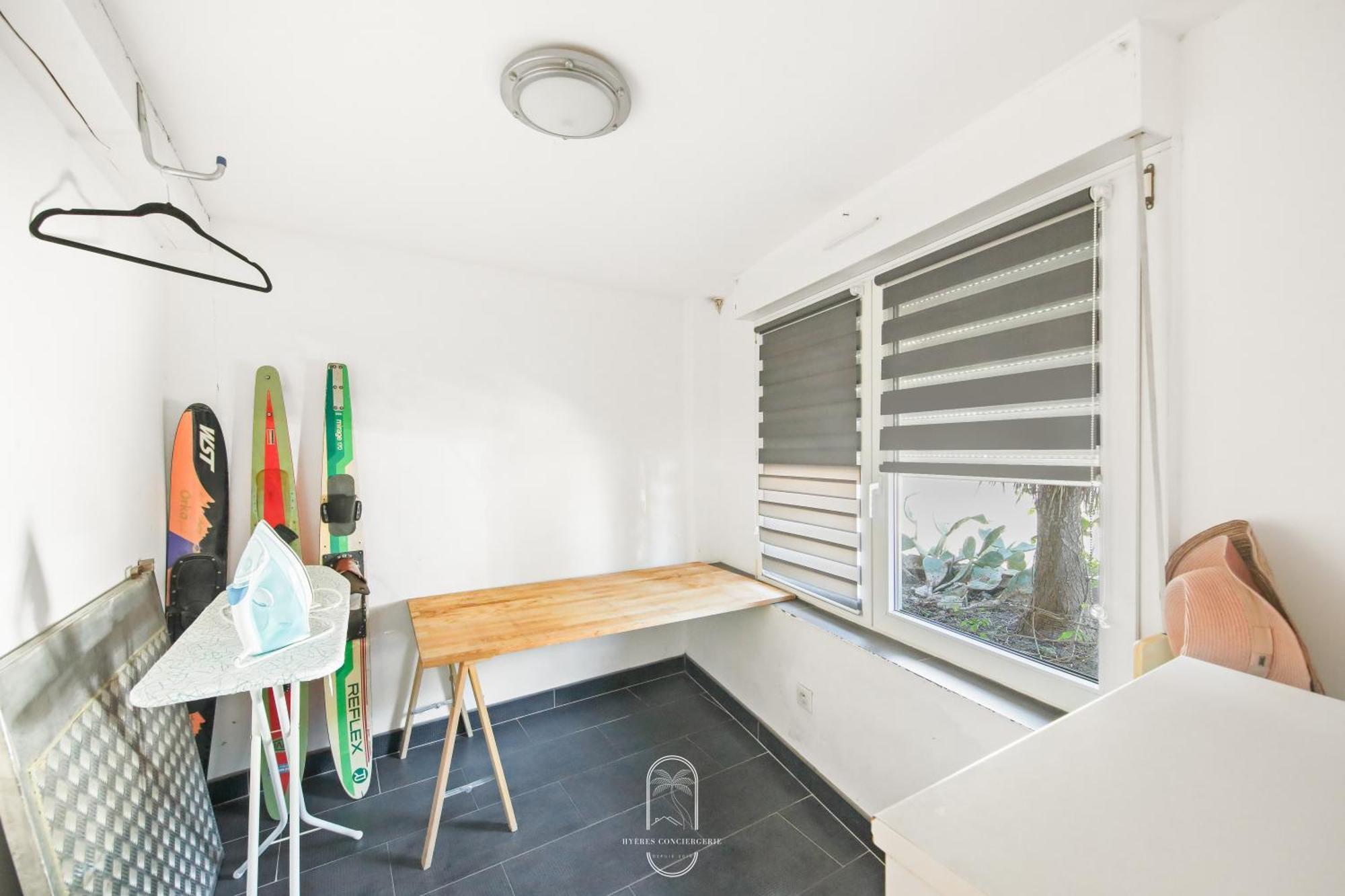 Maison Sur L'Eau-Hyeres-Almanarre-Parkings Clim Wifi By Hc Exterior photo
