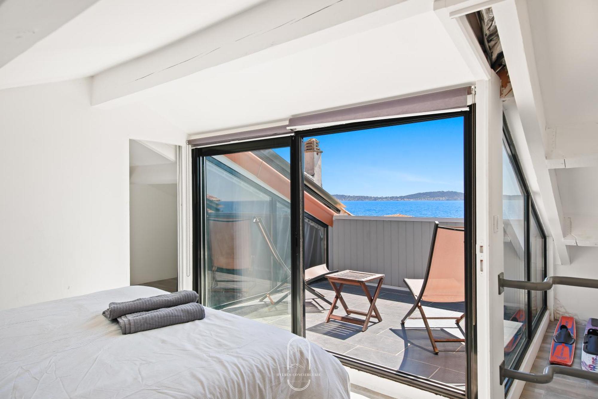 Maison Sur L'Eau-Hyeres-Almanarre-Parkings Clim Wifi By Hc Exterior photo