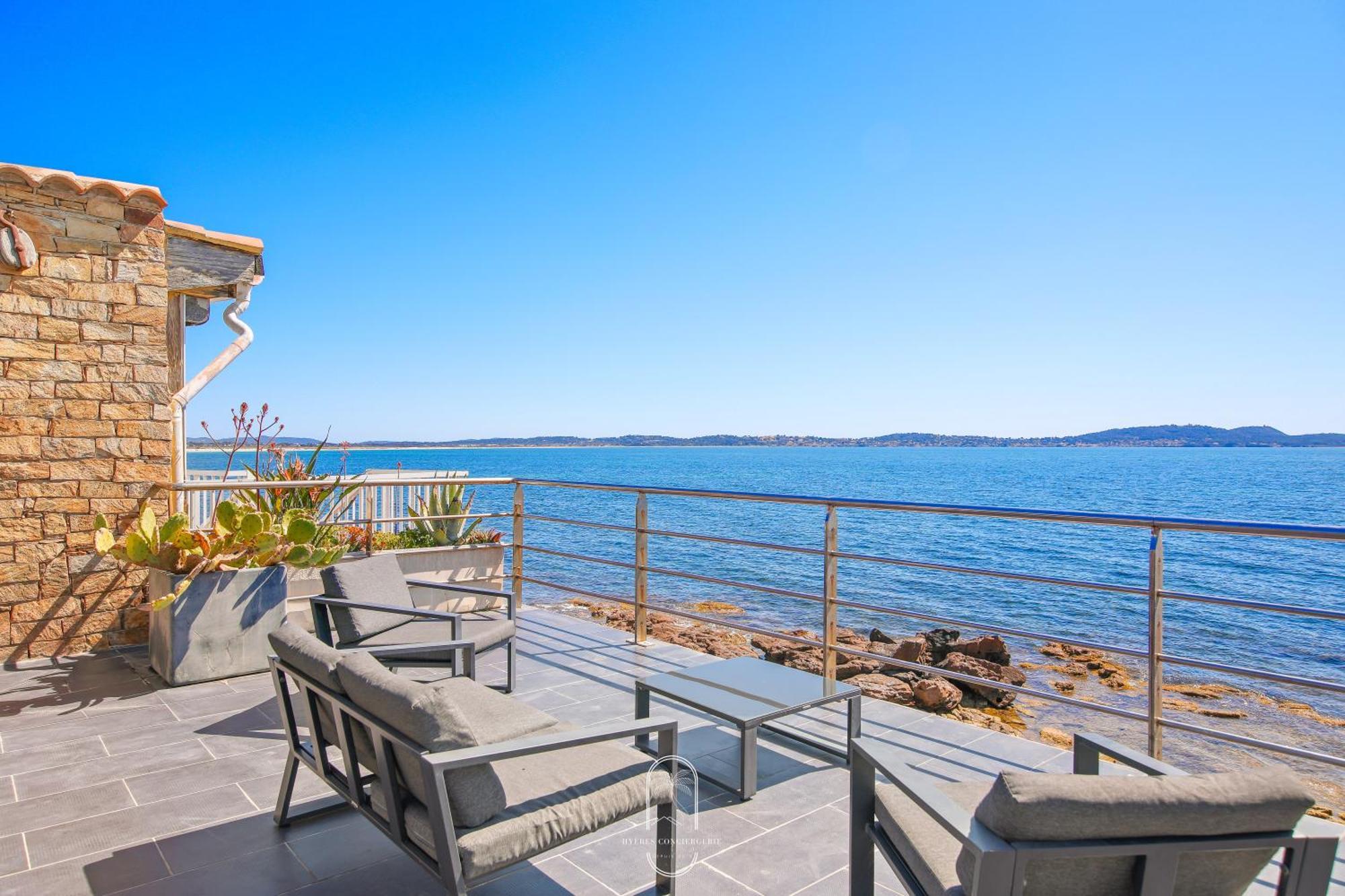 Maison Sur L'Eau-Hyeres-Almanarre-Parkings Clim Wifi By Hc Exterior photo