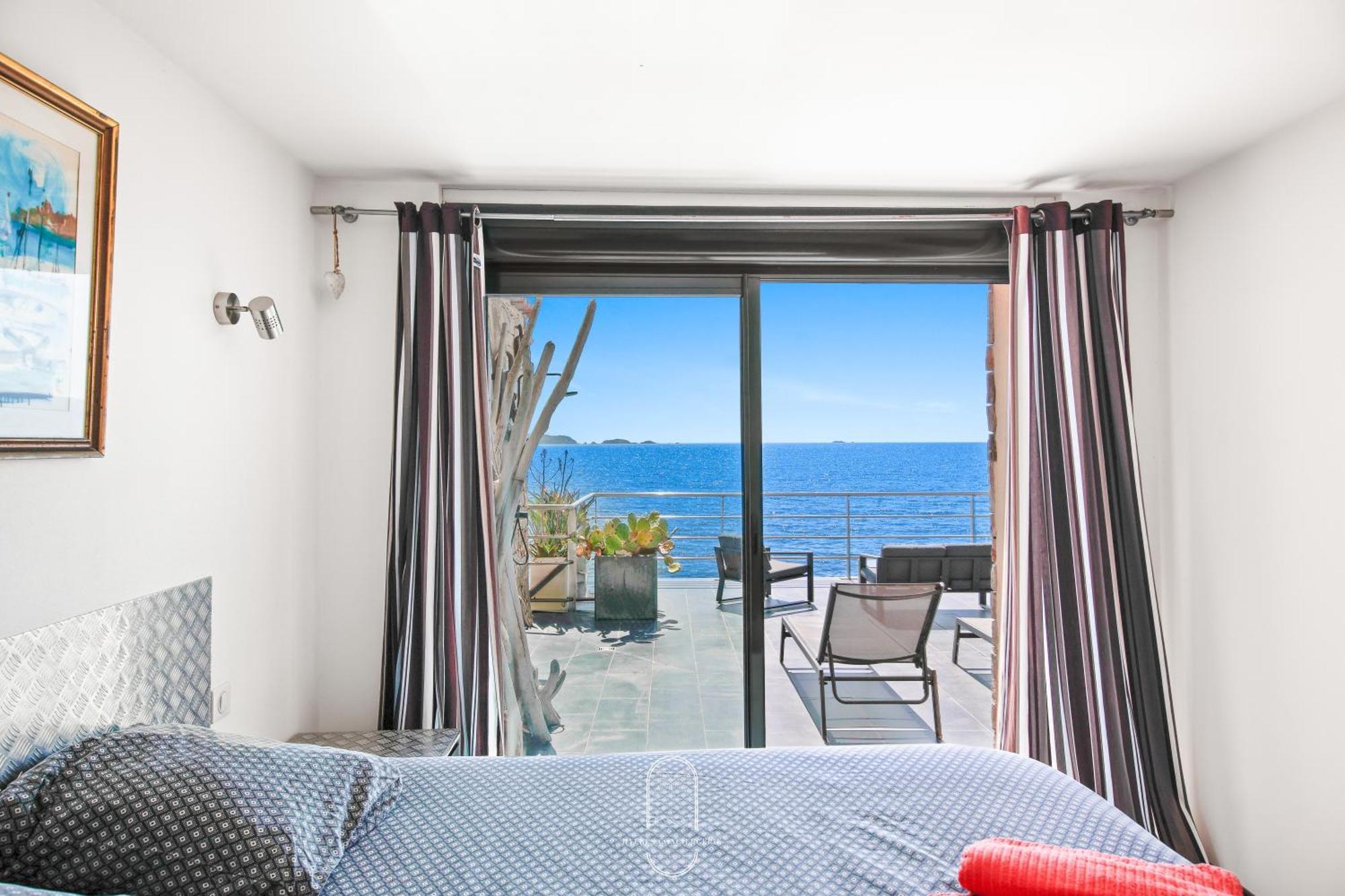 Maison Sur L'Eau-Hyeres-Almanarre-Parkings Clim Wifi By Hc Exterior photo
